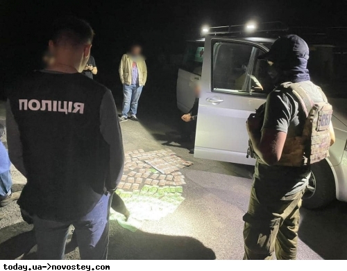 Поліція вилучила 28 “гуманітарних“ автомобілів, які хотіли продати волонтери