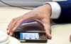 Тисячі російських чиновників відмовляться від iPhone через побоювання ФСБ щодо шпигунства з боку США